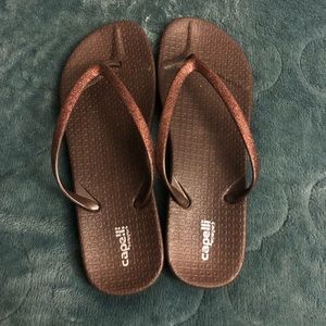 Capelli New York flip-flop jellies
